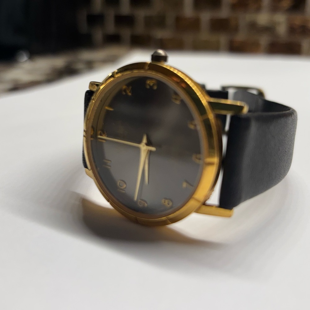 Mondu Gold and Black Watch - Picture 5 of 8